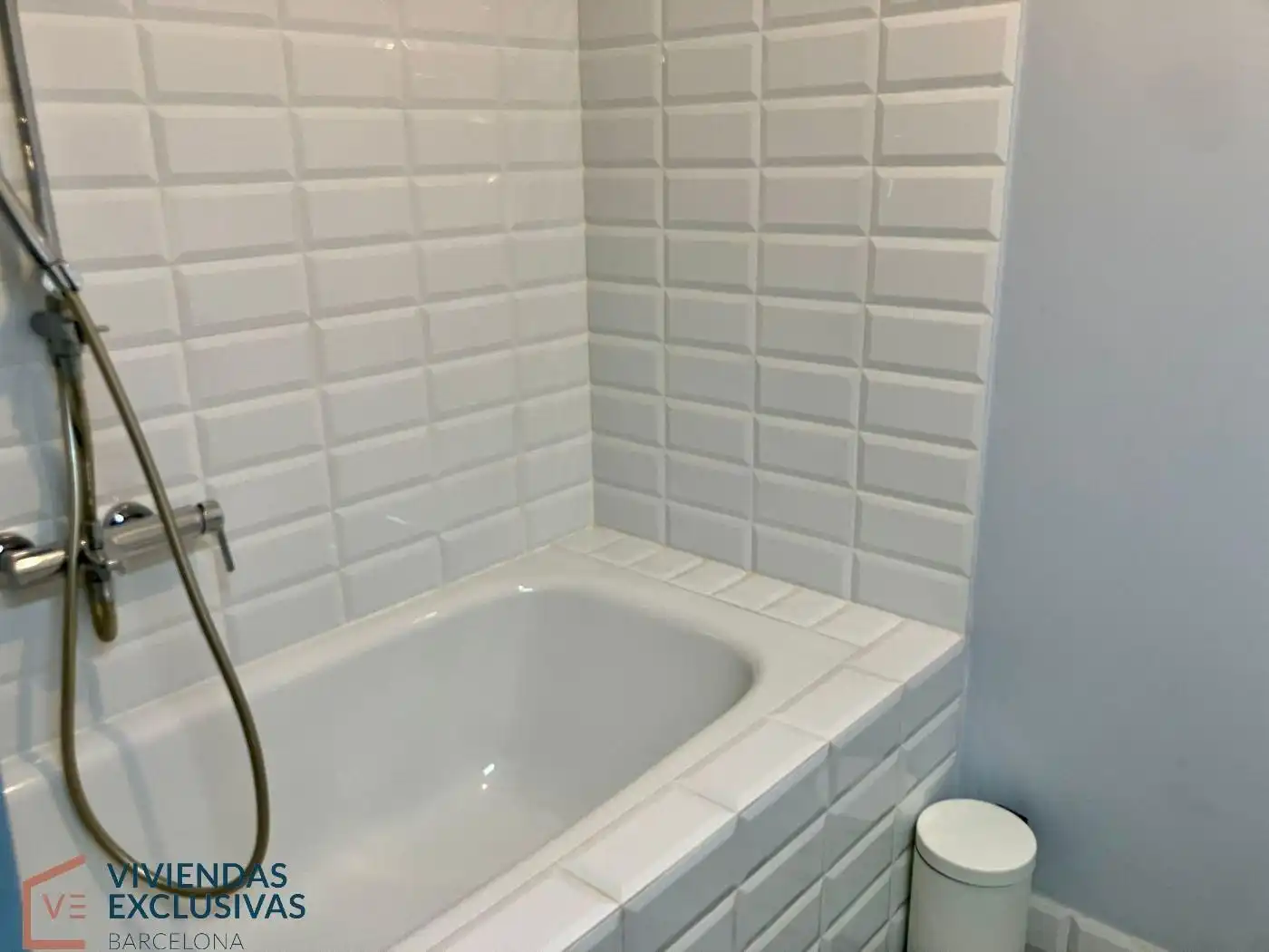 Badezimmer von Wohnung zum Verkauf in Barcelona mit Klimaanlage, Heizung und Privatgarten