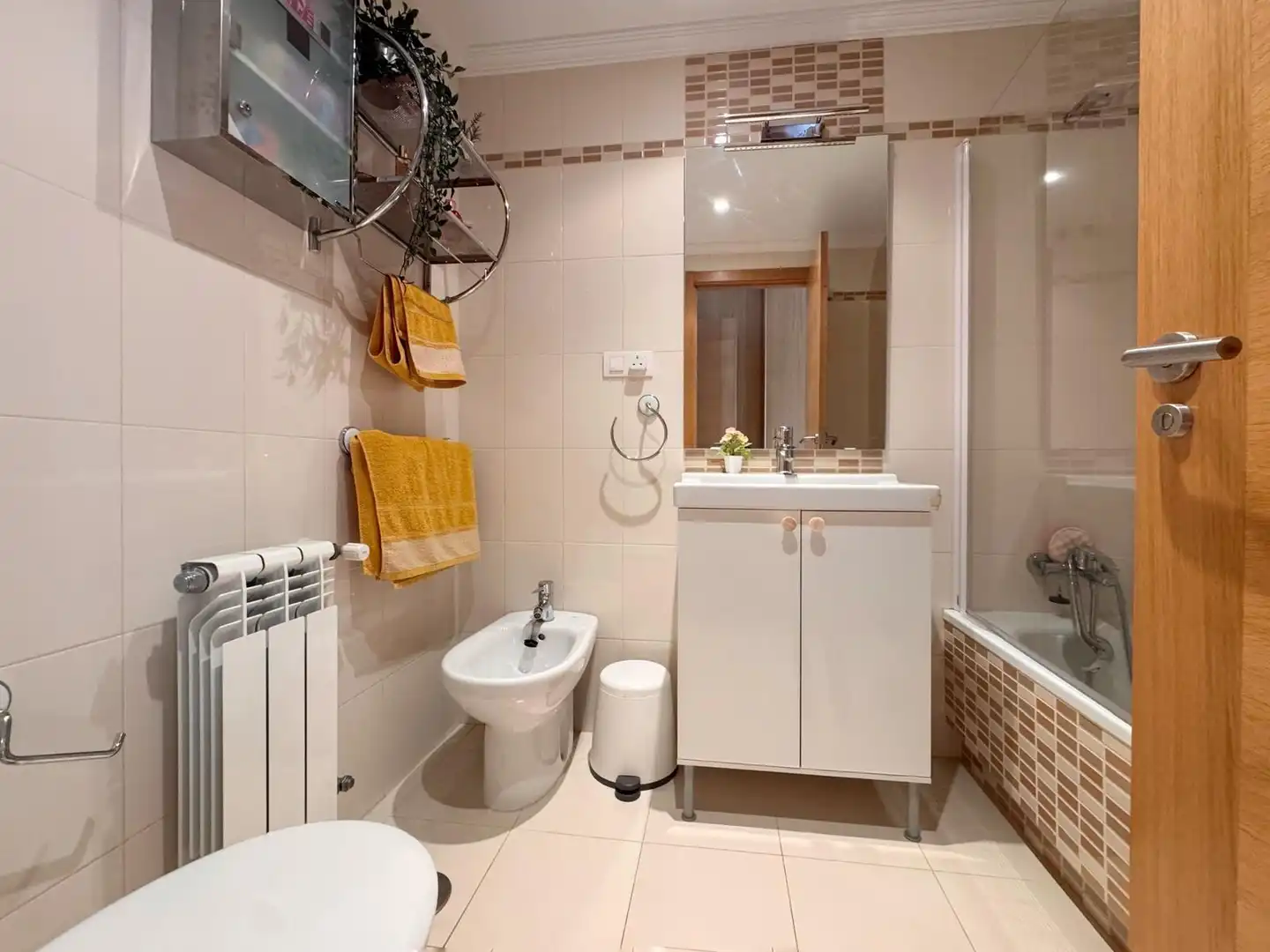 Baño de Piso de alquiler en Poio con Calefacción, Terraza y Amueblado