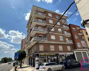Vista exterior de Apartament de lloguer en León Capital  amb Terrassa