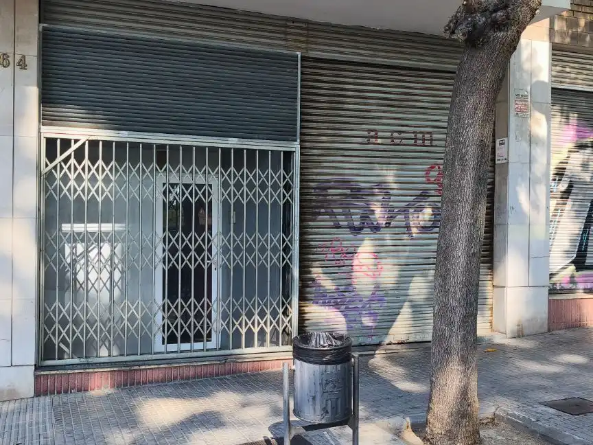 Local de lloguer en Esplugues de Llobregat amb Aire condicionat
