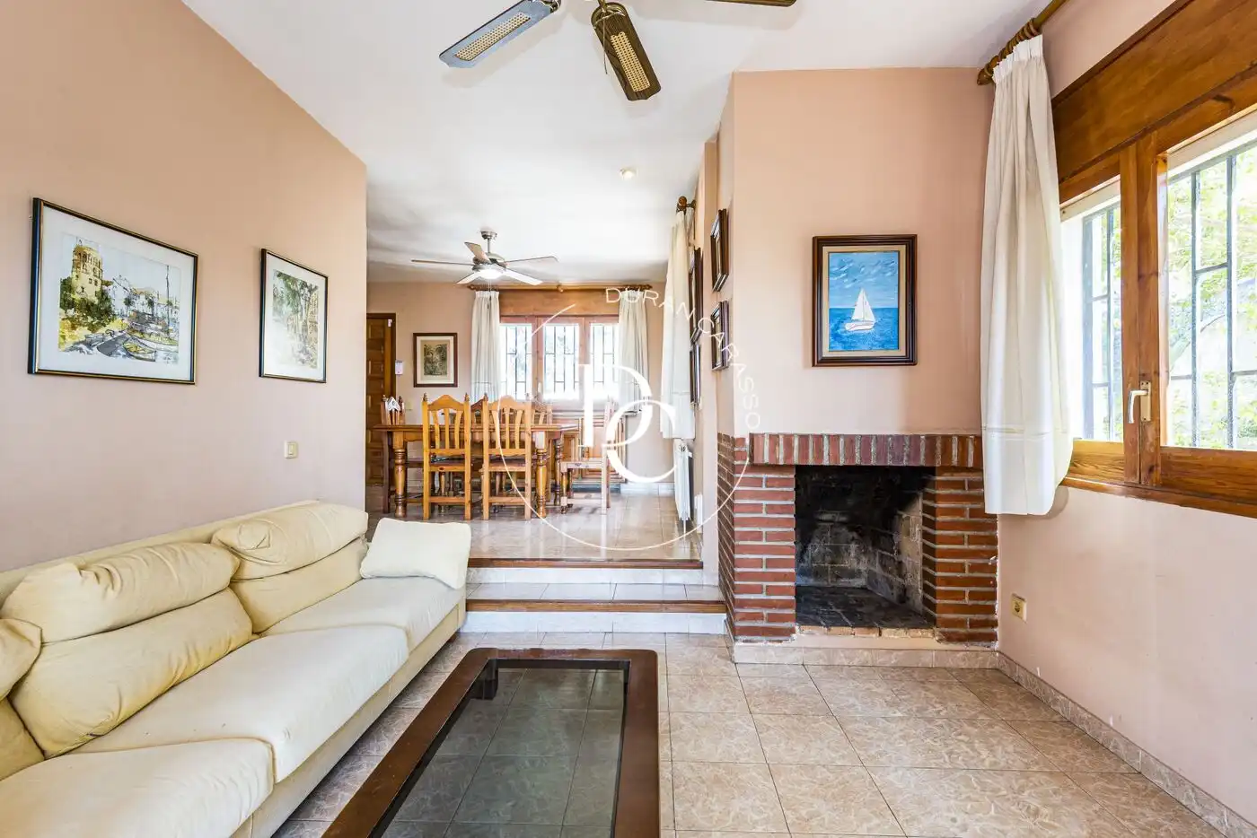 Sala d'estar de Casa o xalet en venda en Sant Pere de Ribes amb Jardí privat, Terrassa i Traster