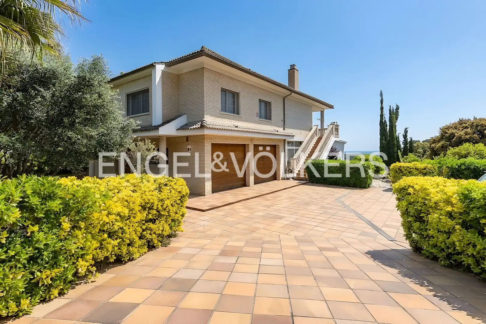 Vista exterior de Casa o xalet en venda en Sant Cebrià de Vallalta amb Calefacció, Jardí privat i Balcó