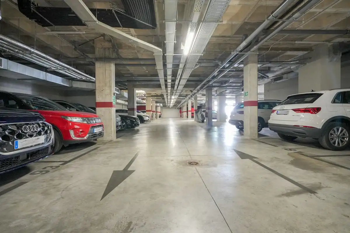 Parking de Ático en venta en Alcalá de Henares con Aire acondicionado, Calefacción y Jardín privado