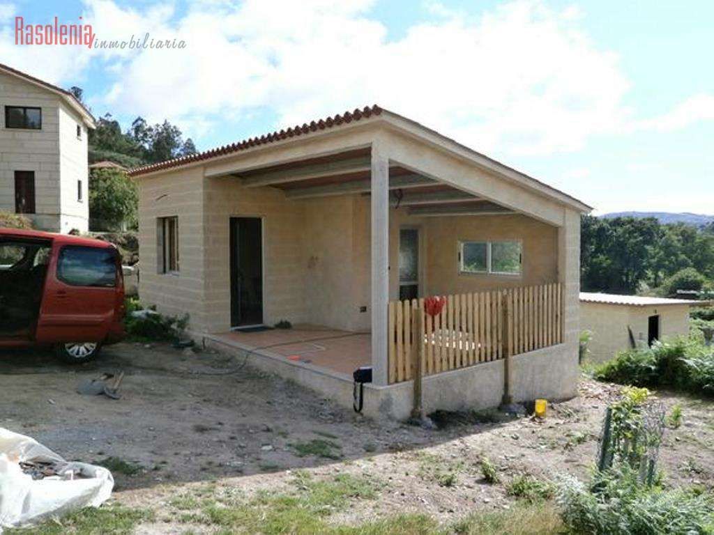 Vista exterior de Casa o xalet en venda en Fornelos de Montes amb Calefacció, Jardí privat i Traster