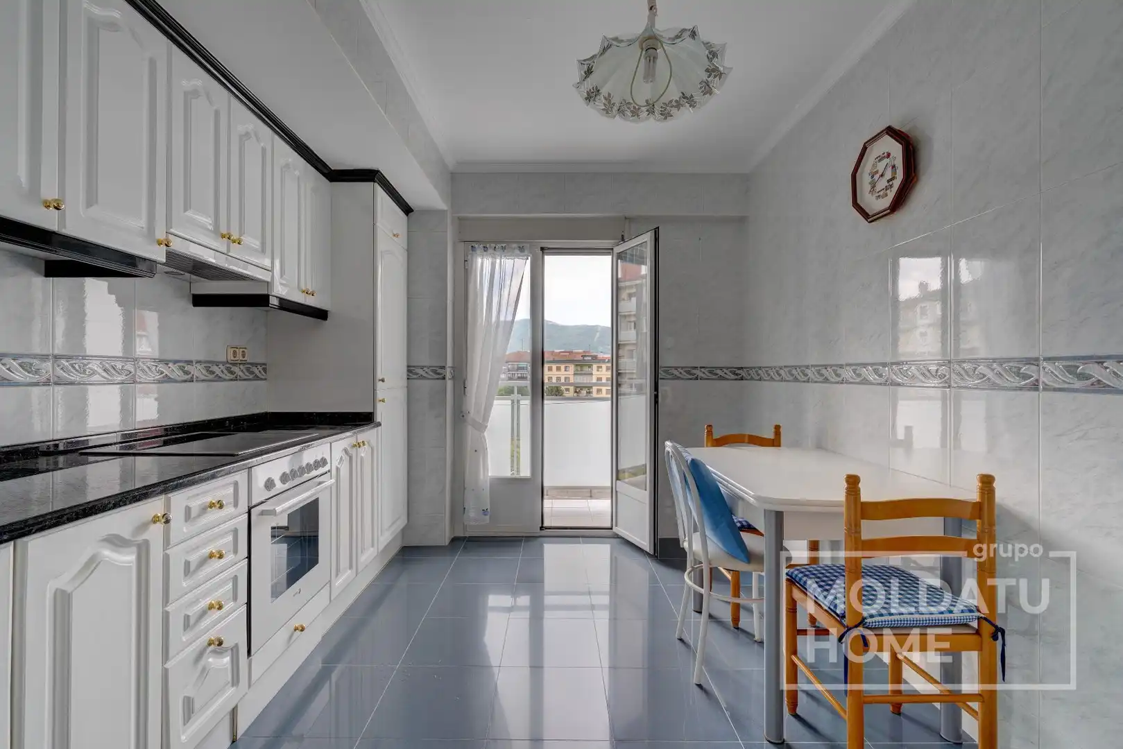 Cocina de Piso en venta en Irun  con Calefacción y Trastero