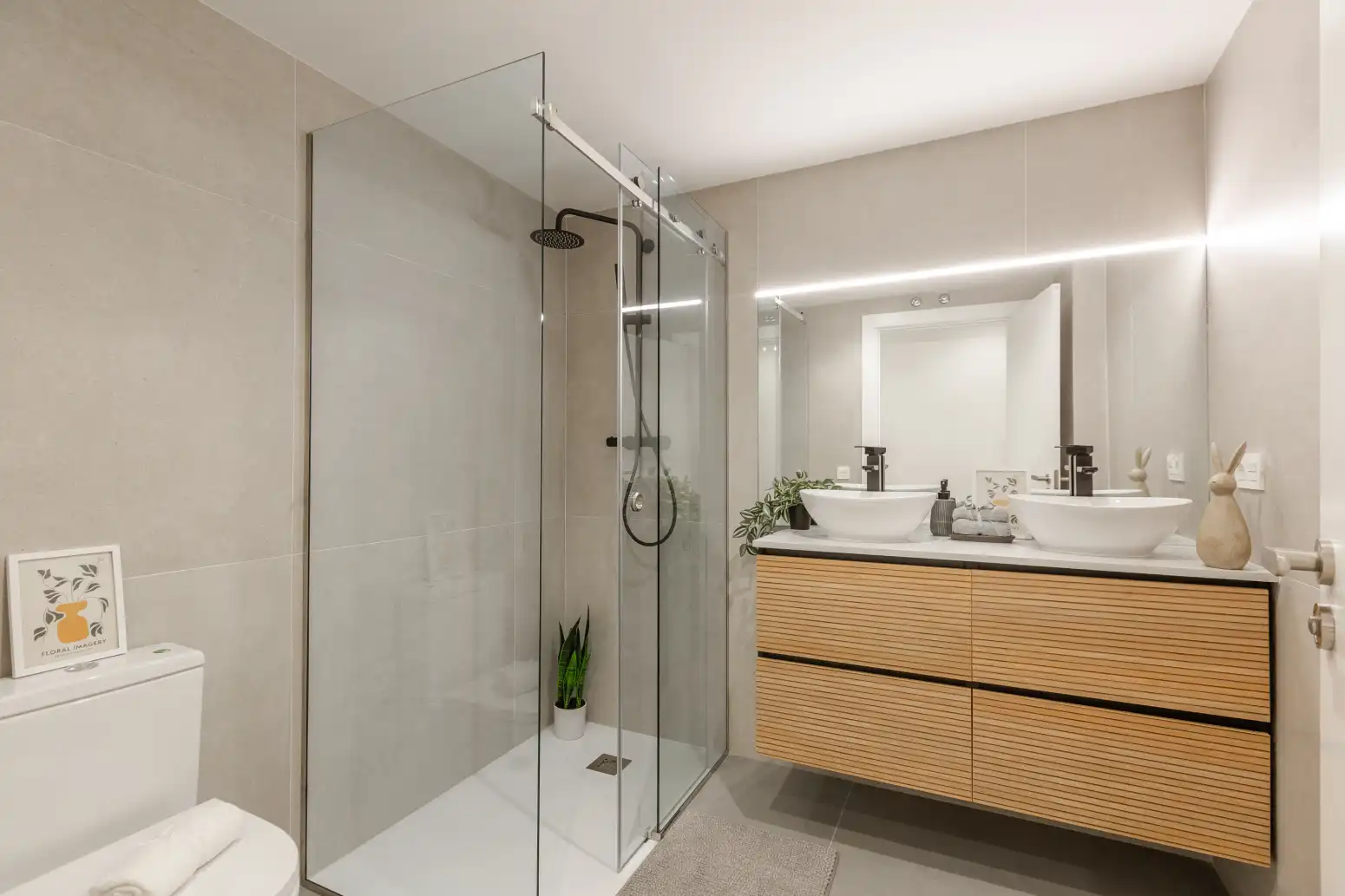 Bathroom of Flat for sale in  Pamplona / Iruña  with Heating and Terrace