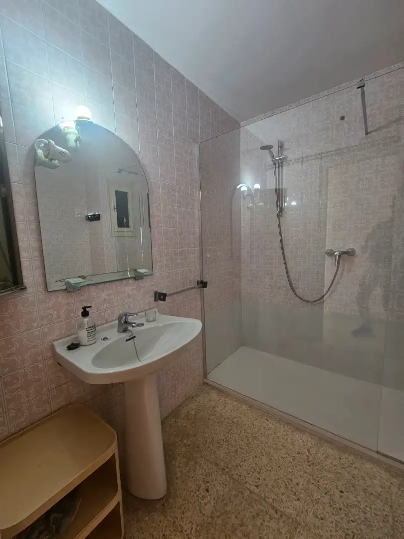 Baño de Apartamento en venta en Torredembarra con Calefacción, Terraza y Amueblado