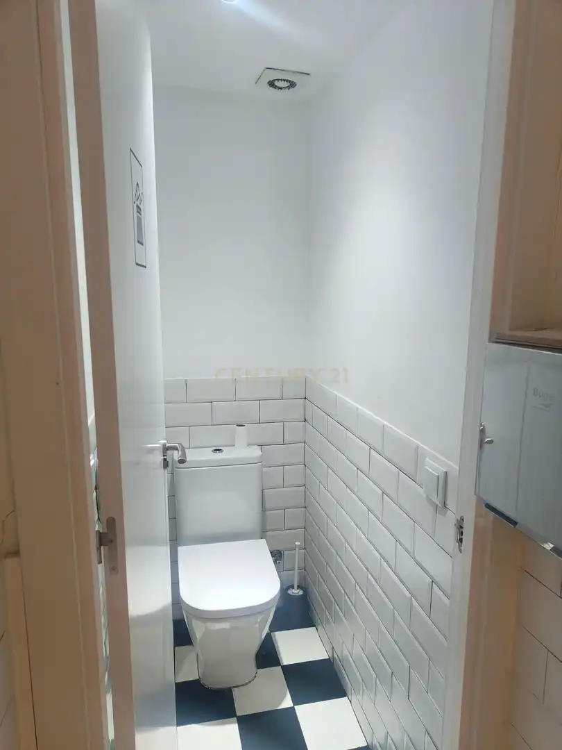 Baño de Local en traspaso en Barcelona