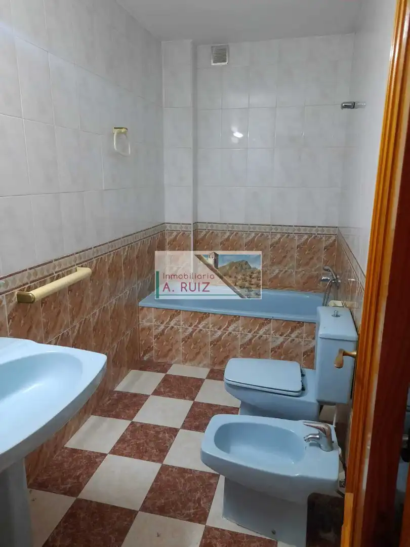 Bany de Edifici en venda en Lucena