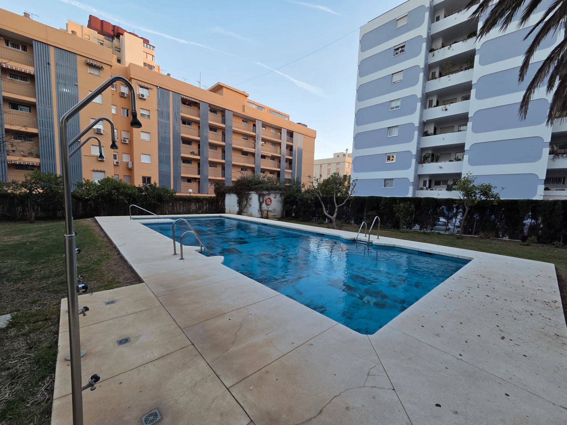 Swimming pool of Flat for sale in Fuengirola  with Air Conditioner, Parquet flooring and Community pool