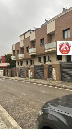 Vista exterior de Casa adosada en venta en Vilanova i la Geltrú