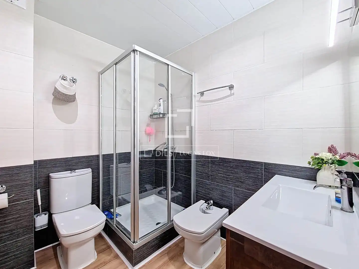 Badezimmer von Haus oder Chalet zum Verkauf in Vilanova i la Geltrú mit Klimaanlage, Heizung und Parkett