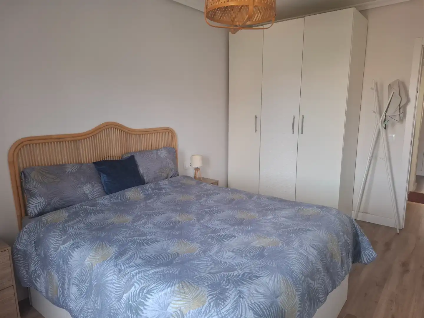 Dormitori de Apartament de lloguer en Valencia amb Aire condicionat, Calefacció i Moblat