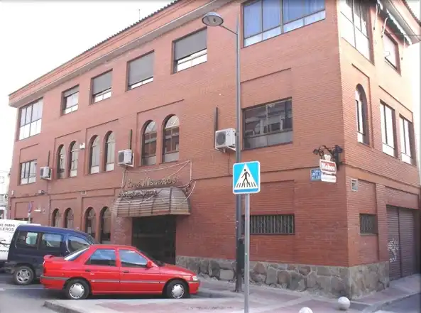 Vista exterior de Edifici en venda en Parla