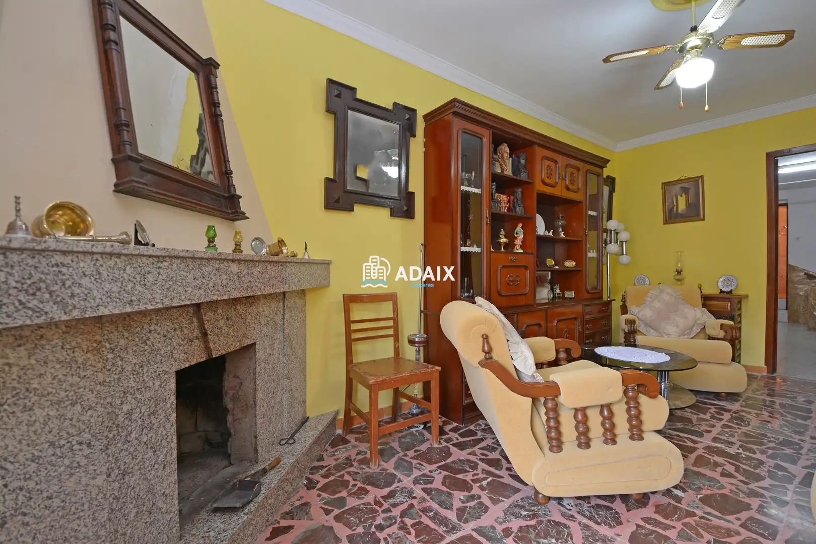 Sala d'estar de Casa adosada en venda en Aldea del Cano amb Calefacció, Terrassa i Traster