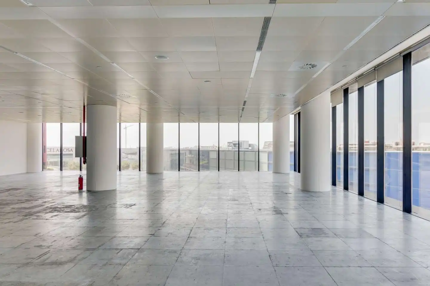 Büro zur Miete in L'Hospitalet de Llobregat mit Klimaanlage und Heizung