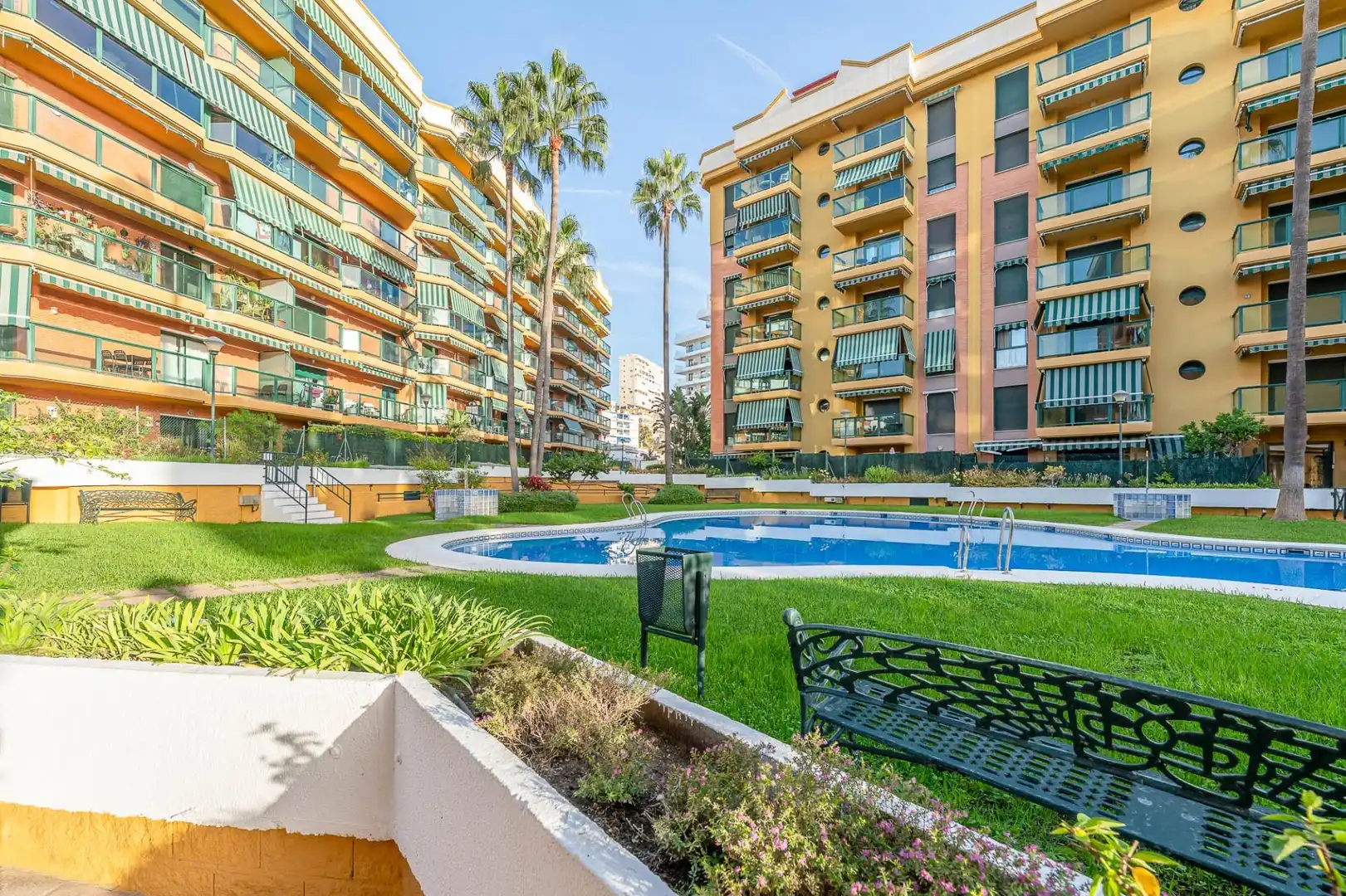 Vista exterior de Apartament en venda en Torremolinos amb Aire condicionat, Calefacció i Jardí privat