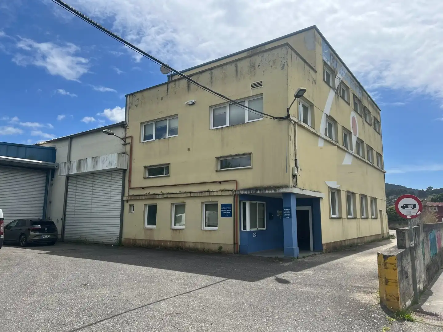 Vista exterior de Nave industrial de alquiler en Vigo  con Calefacción y Alarma