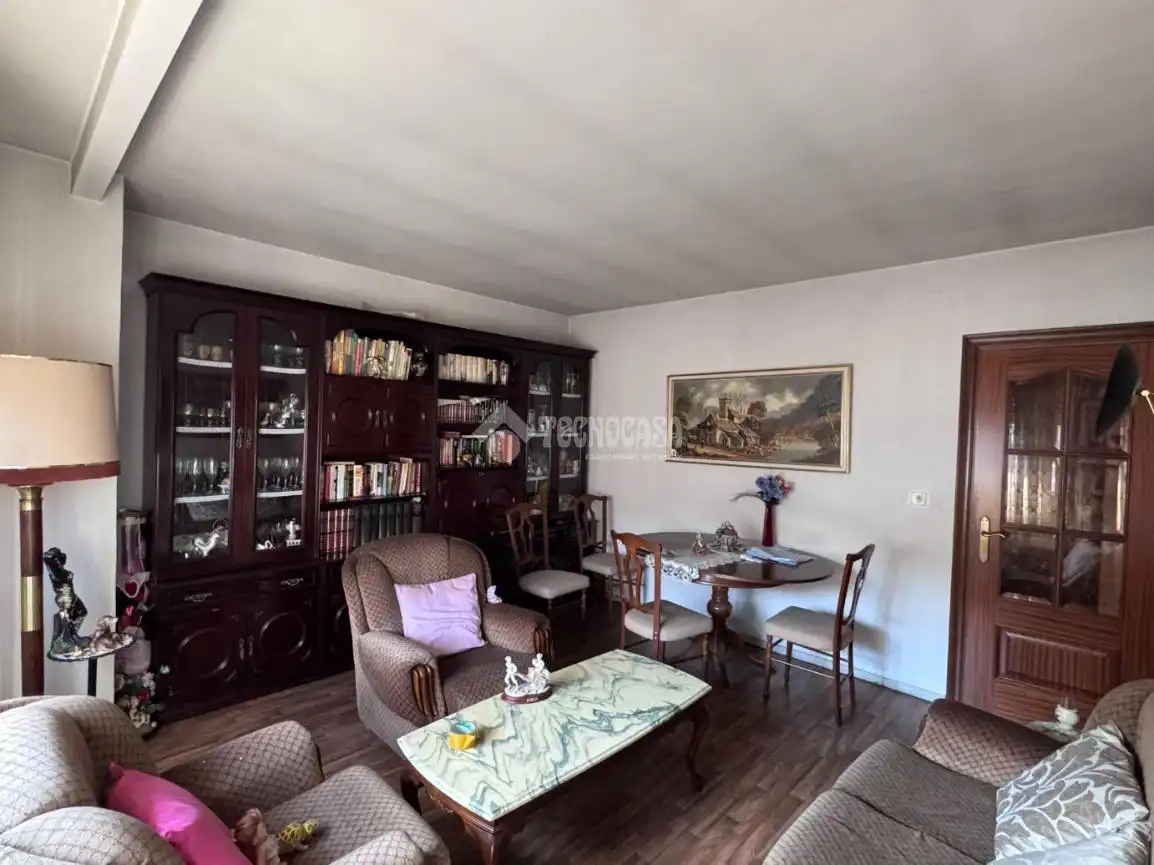 Sala de estar de Edificio en venta en León Capital 