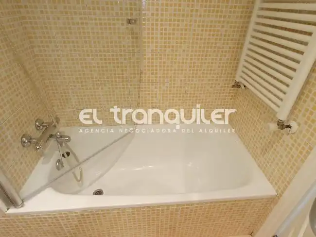 Badezimmer von Wohnung zur Miete in Getafe mit Möbliert und Waschmaschine