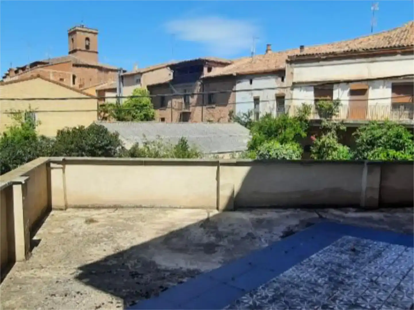 Vista exterior de Pis en venda en Arenzana de Abajo amb Moblat i Balcó