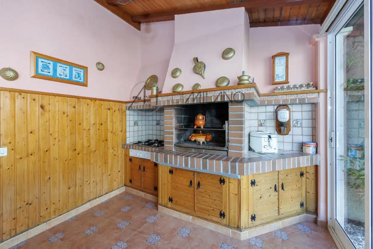 Cocina de Casa adosada en venta en Vigo  con Calefacción, Jardín privado y Parquet