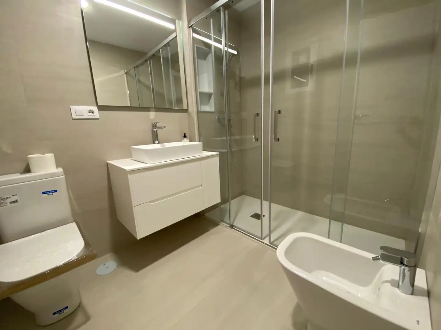 Bathroom of Flat for rent in Albacete  with Air Conditioner, Heating and Parquet flooring