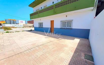 Vista exterior de Casa o xalet en venda en San Roque amb Terrassa