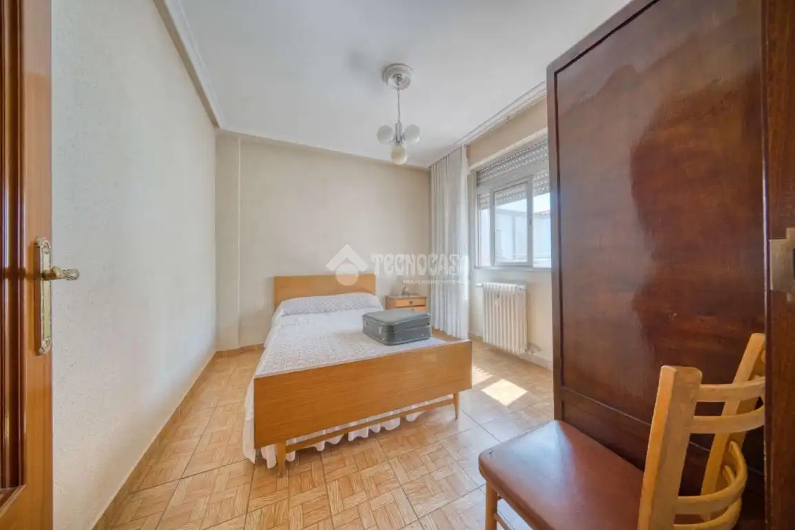 Bedroom of Flat for sale in Valladolid  with Heating