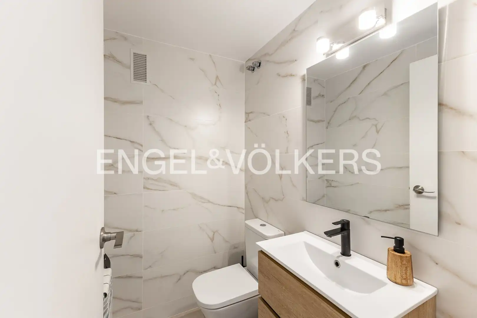 Bathroom of Houses for sale in Sant Cugat del Vallès  with Heating and Private garden