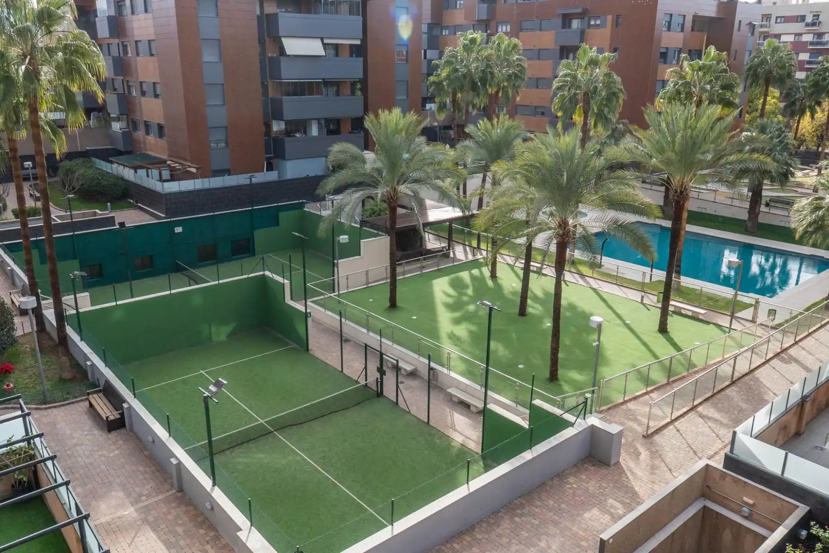Schwimmbecken von Wohnung zum Verkauf in Granada mit Heizung, Privatgarten und Balkon