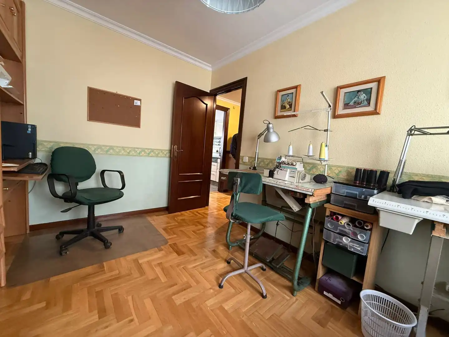 Dormitori de Pis en venda en Gijón  amb Calefacció, Traster i Balcó