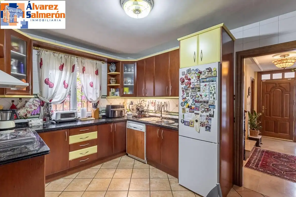 Kitchen of Houses for sale in Huétor Vega  with Air Conditioner, Heating and Terrace