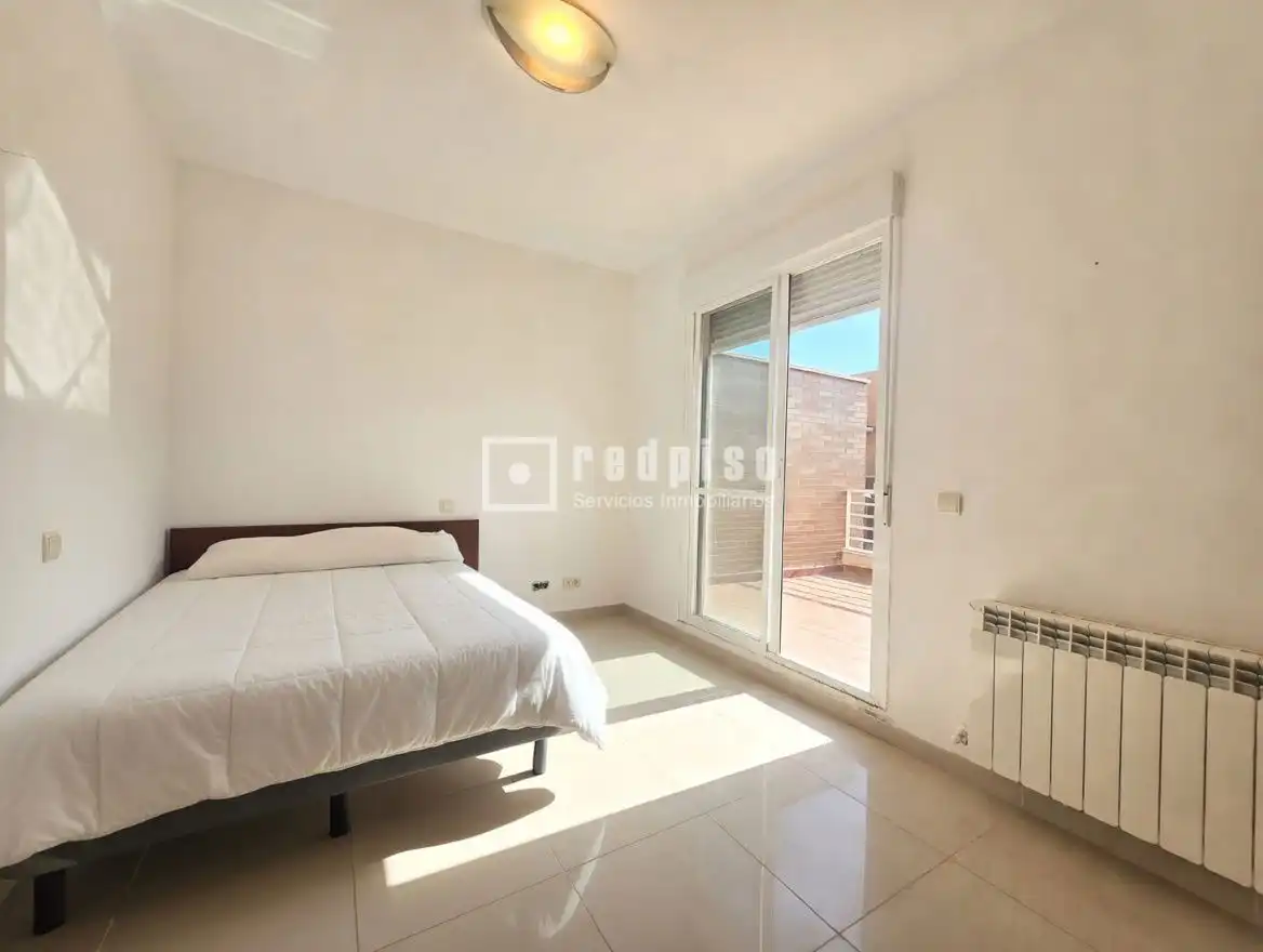 Dormitori de Casa o xalet en venda en Camarena amb Aire condicionat, Calefacció i Terrassa