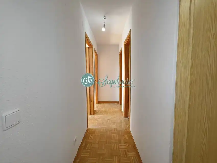 Piso en venta en San Cristóbal de Segovia con Calefacción, Trastero y Balcón