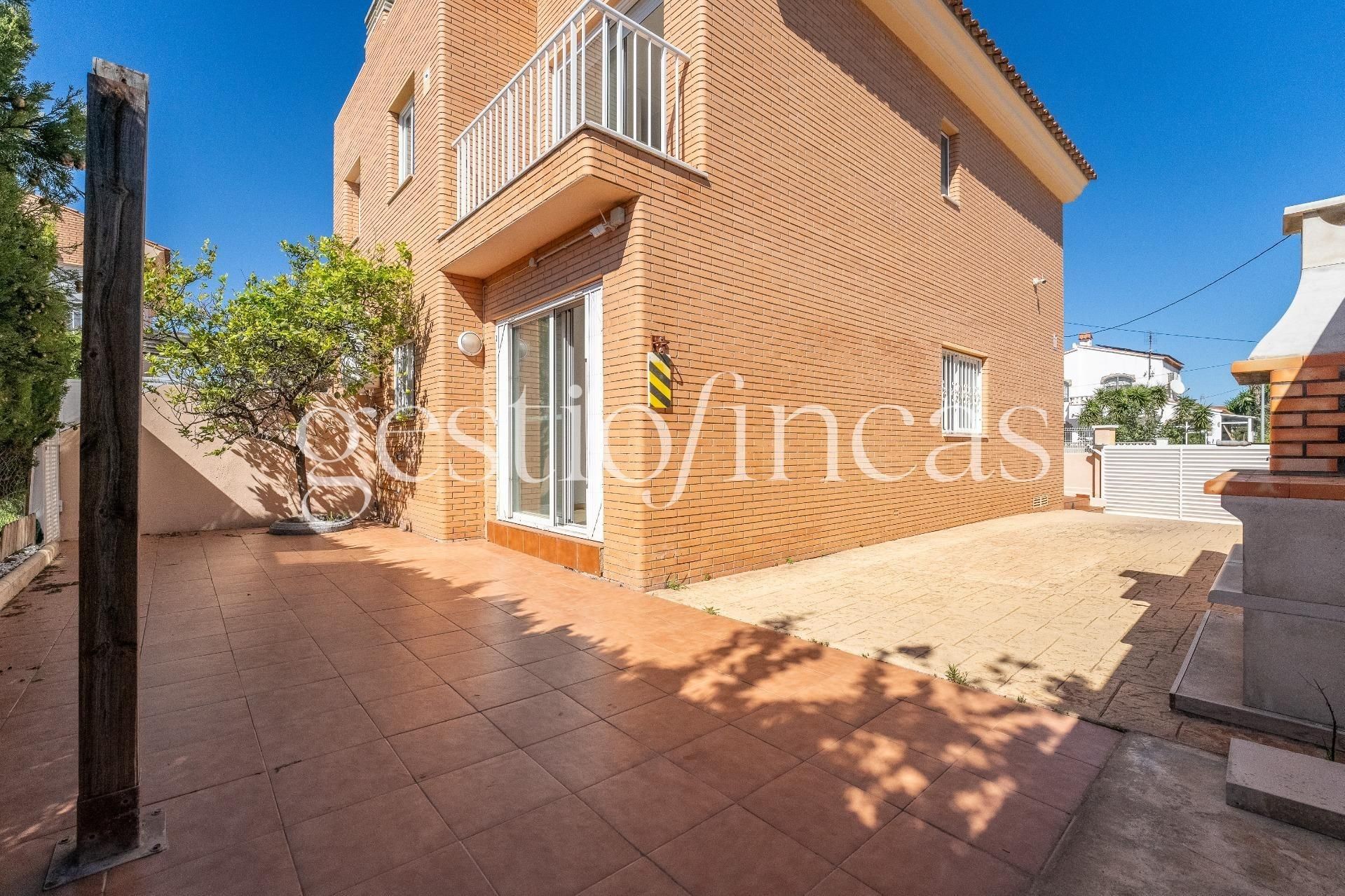 Exterior view of House or chalet for sale in Mont-roig del Camp  with Air Conditioner, Heating and Community pool