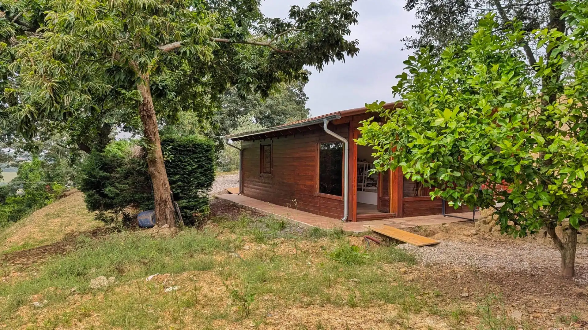 Vista exterior de Finca rústica en venda en Torrelavega  amb Jardí privat