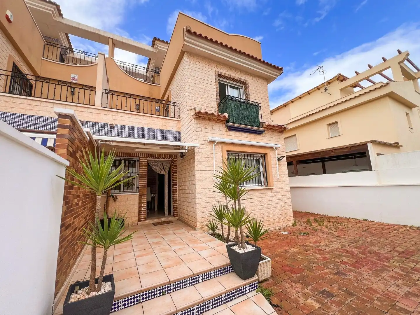 Vista exterior de Casa adosada en venta en Pilar de la Horadada con Aire acondicionado, Calefacción y Terraza