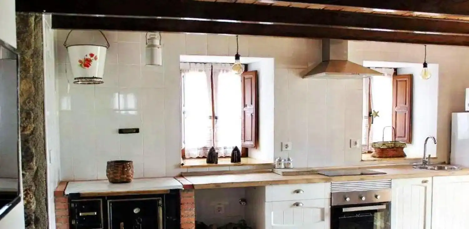 Cocina de Casa adosada de alquiler en Oviedo  con Calefacción, Jardín privado y Terraza