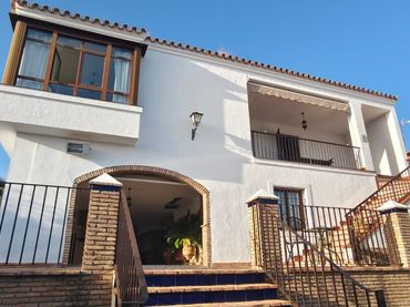 Villa con balcone in vendita a Calle Columela