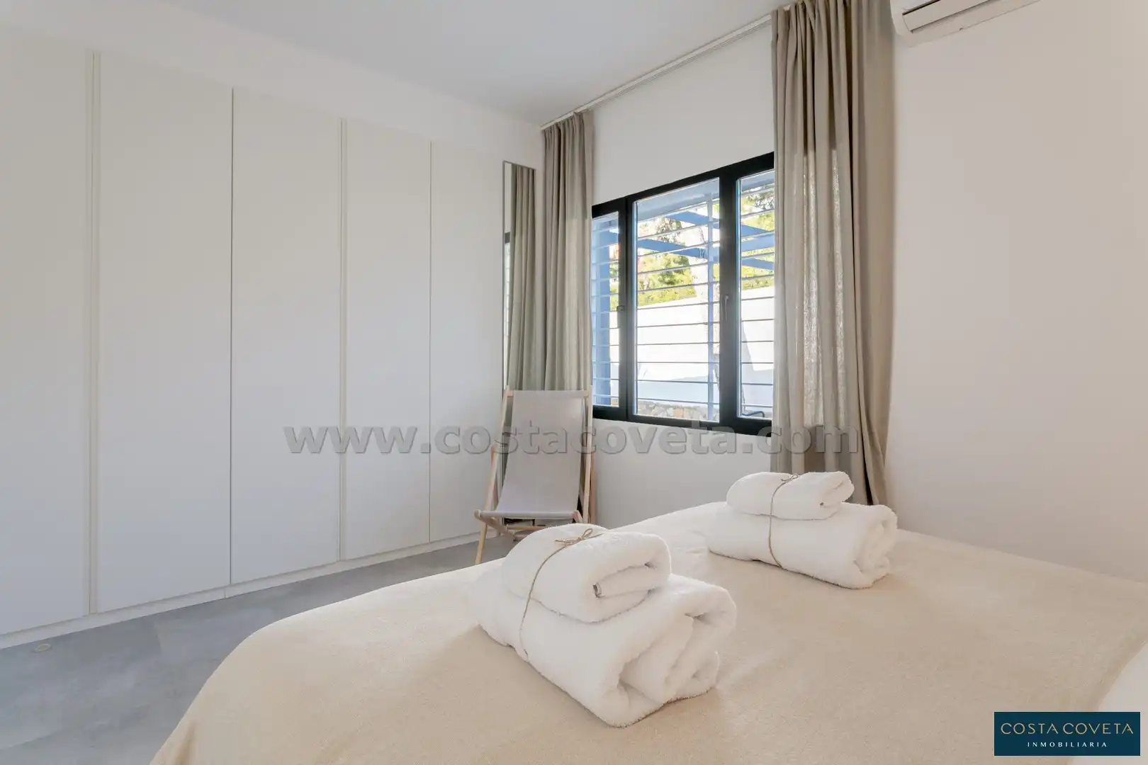 Dormitori de Casa o xalet en venda en El Campello amb Aire condicionat, Jardí privat i Terrassa