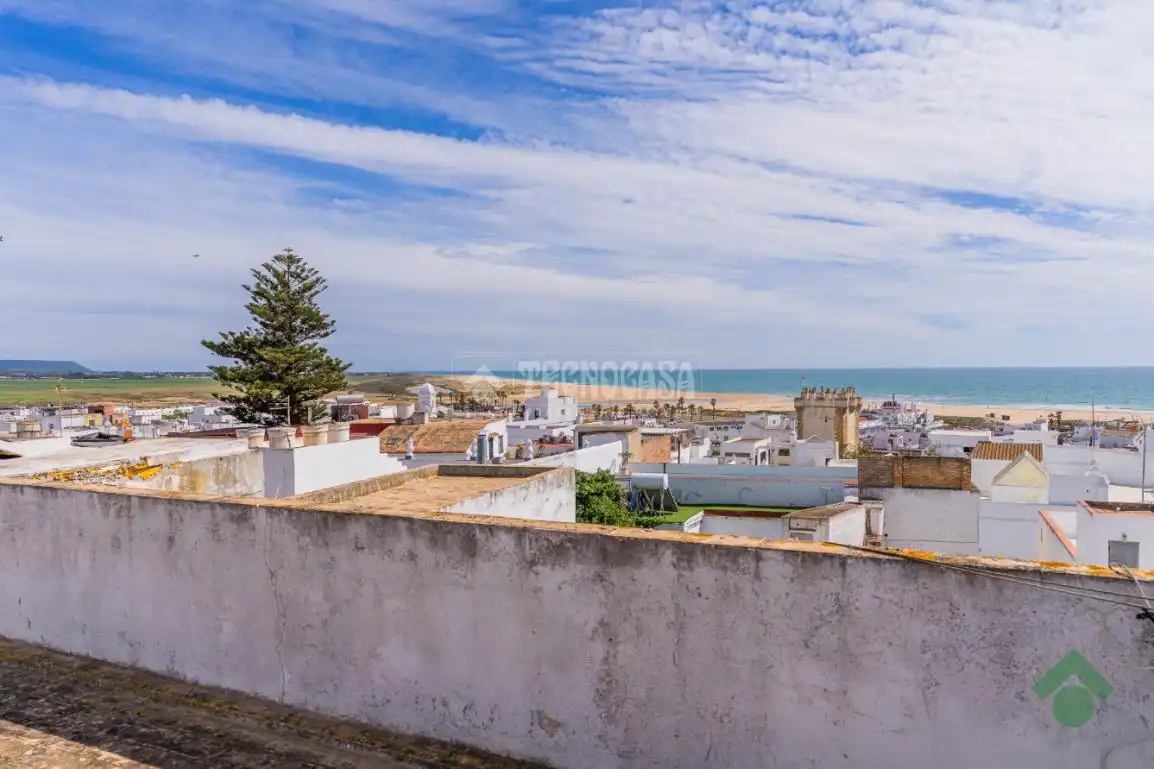 Vista exterior de Edificio en venta en Conil de la Frontera
