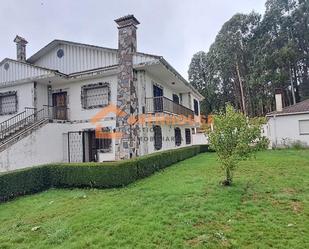 Vista exterior de Casa o xalet en venda en A Merca   amb Calefacció, Jardí privat i Terrassa