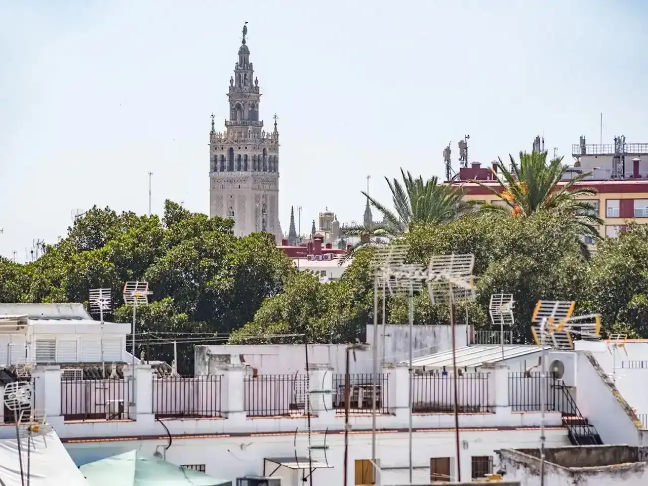 Vista exterior de Àtic en venda en  Sevilla Capital amb Aire condicionat