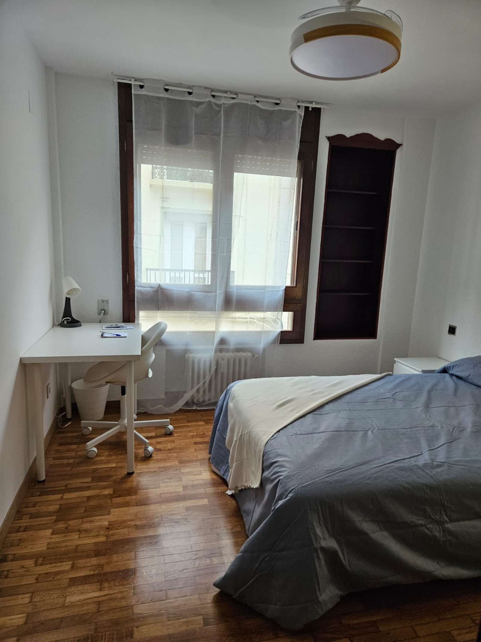 Bedroom of Flat to share in  Zaragoza Capital  with Air Conditioner and Terrace
