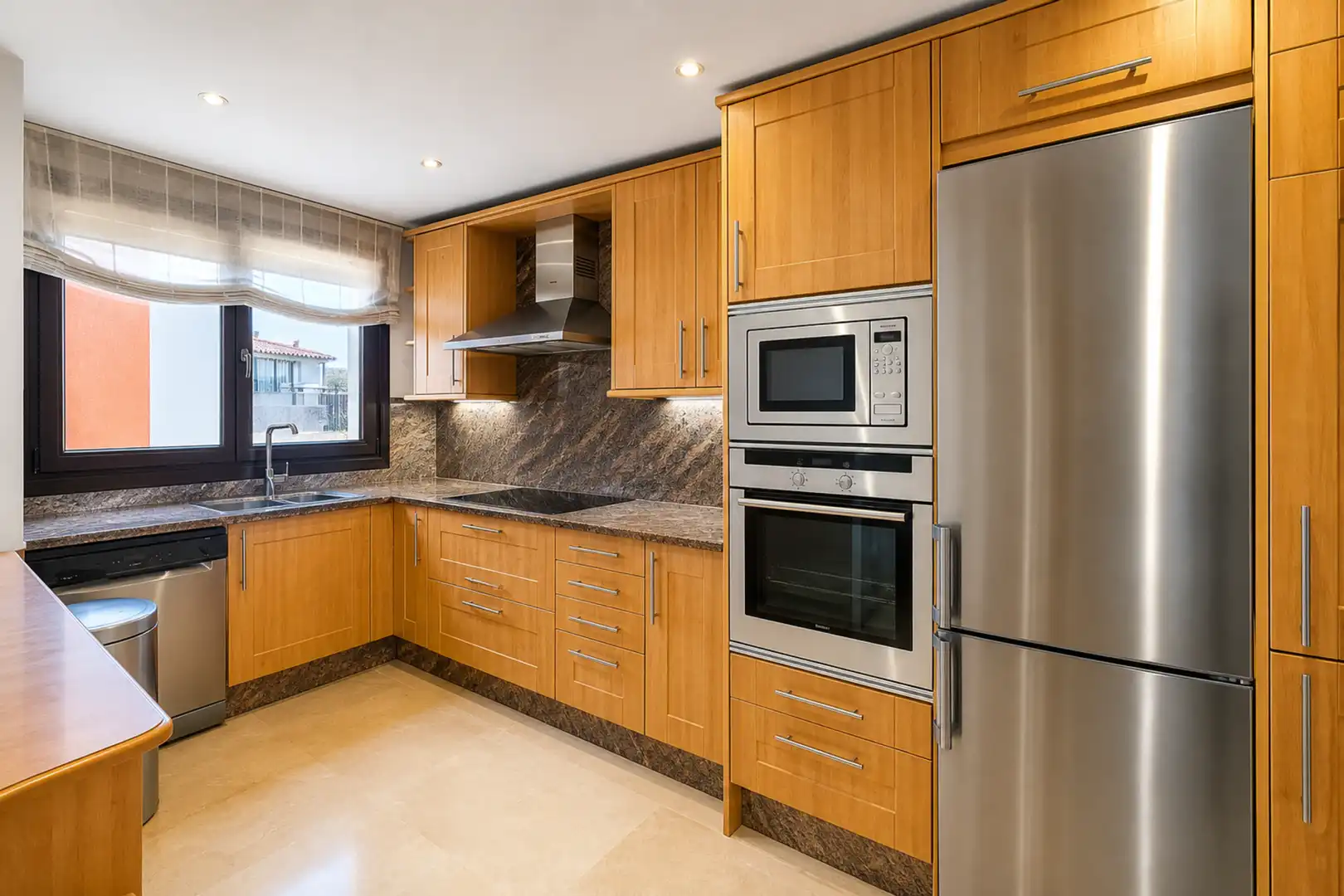 Cuina de Apartament en venda en Estepona amb Aire condicionat, Terrassa i Moblat
