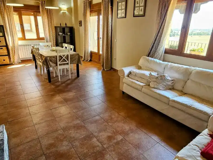 Sala d'estar de Casa o xalet en venda en Grajera amb Jardí privat