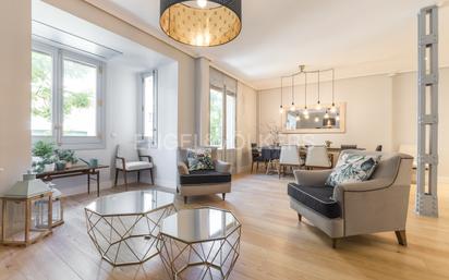 Sala d'estar de Apartament en venda en  Madrid Capital amb Aire condicionat