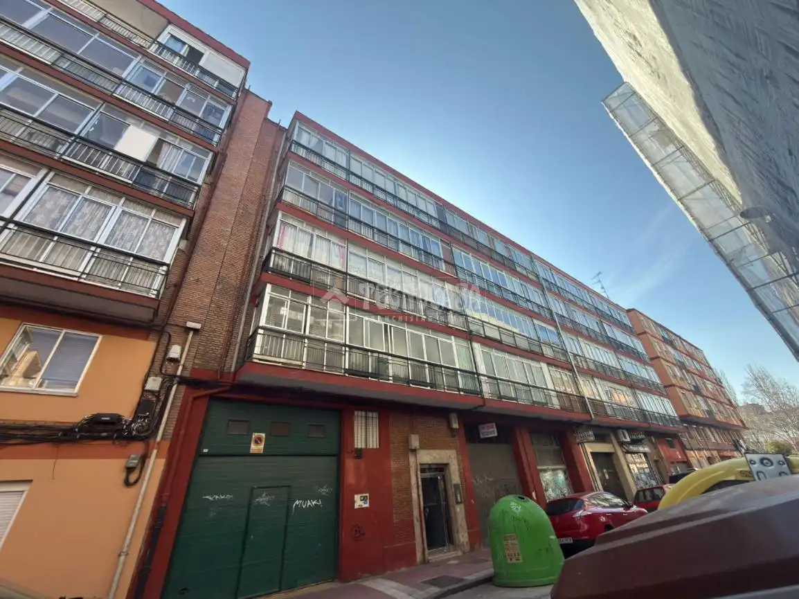 Vista exterior de Pis en venda en Valladolid amb Calefacció