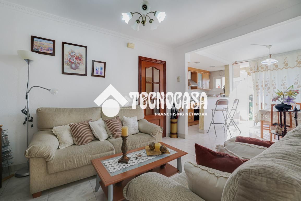 Living room of Flat for sale in Badalona  with Heating, Terrace and Balcony
